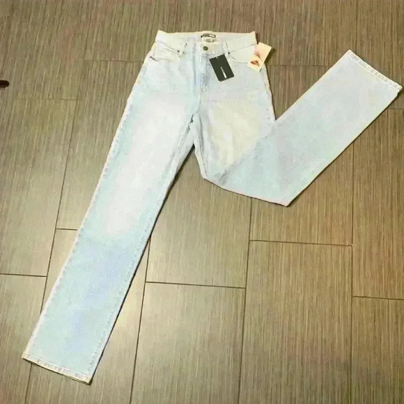 Fashion Nova Light Blue Wash Can’t You Relax Straight Leg Denim Jeans Size 3 - Picture 3 of 17